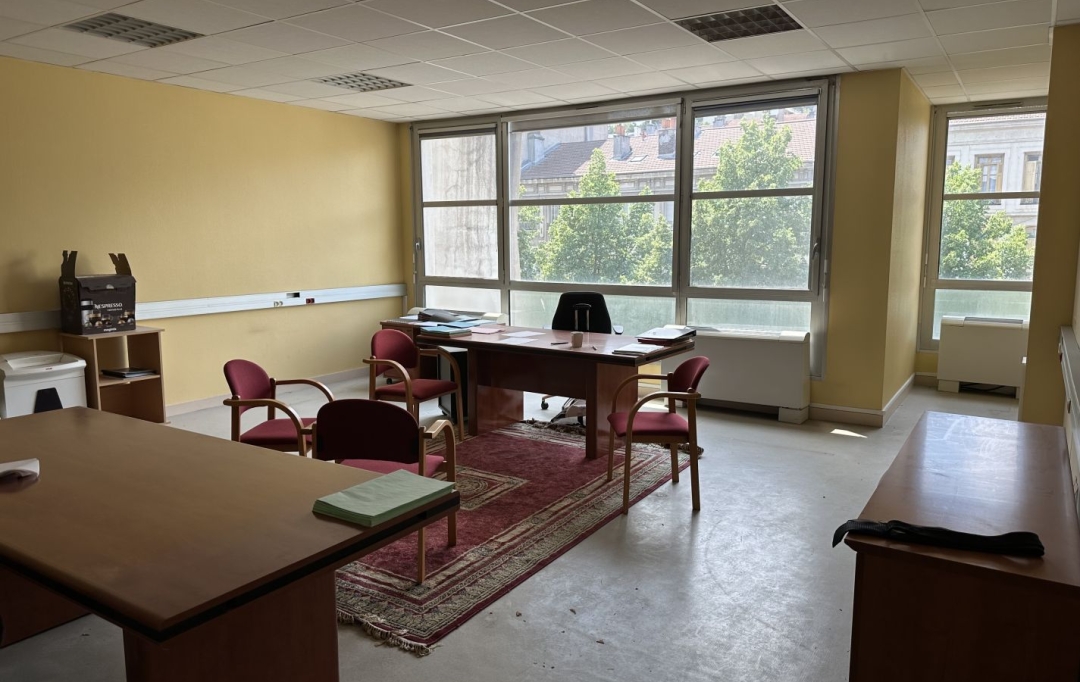 Annonces STETIENNE : Autres | SAINT-ETIENNE (42100) | 105 m2 | 56 000 € 