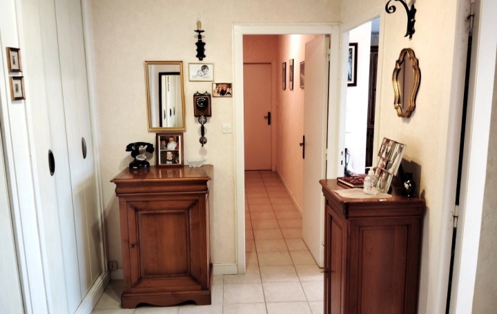 Appartement P2 SAINT-ETIENNE 67 m2 89 000 € Appartement P2 SAINT-ETIENNE 67 m2 89 000 €